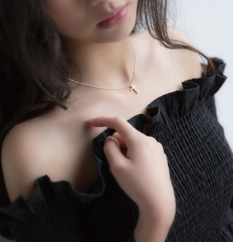 Cross clavicle necklace